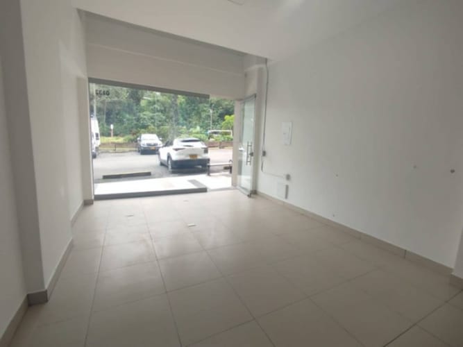 Local en arriendo en Villa Carlota, Medellín, 25 m² · foto 2 de 6