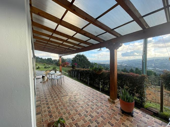 Casa de 2 alcobas en venta en Guarne, 480 m² · foto 2 de 24