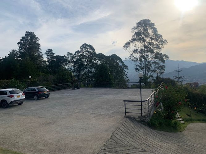Casa de 5 alcobas en venta en Las Palmas, Medellín, 670 m² · foto 11 de 14