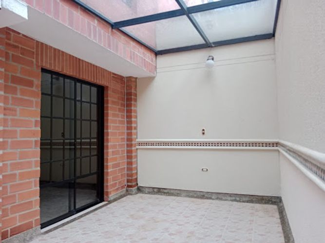 Casa de 4 alcobas en venta en Monteazul, Sabaneta, 283 m² · foto 2 de 24