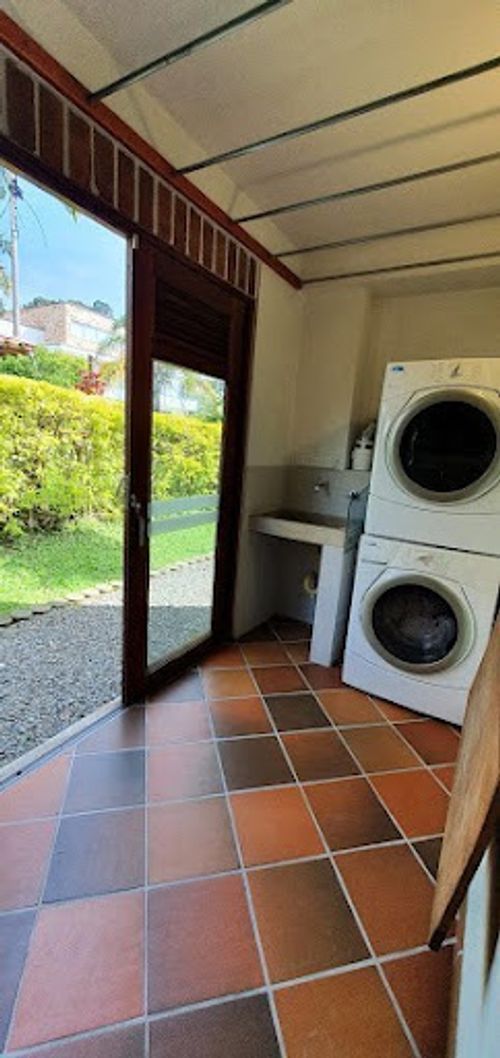 Casa de 3 alcobas en venta en Bellavista, La Estrella, 465 m² · foto 21 de 24