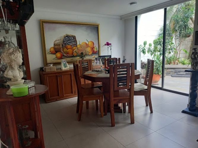 Casa de 4 alcobas en venta en El Poblado, Medellín, 165 m² · foto 2 de 17