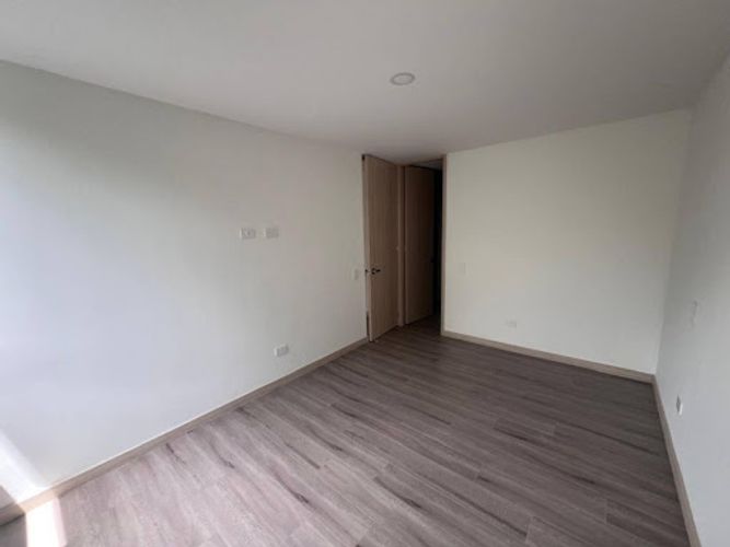 Apartamento de 3 alcobas en venta en Santa Elena, El Retiro, 68 m² · foto 2 de 17