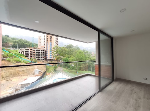 Apartamento en venta en Altos del poblado, Medellín 3