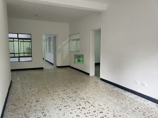 Casa en arriendo en Laureles, Medellín · foto 2 de 24
