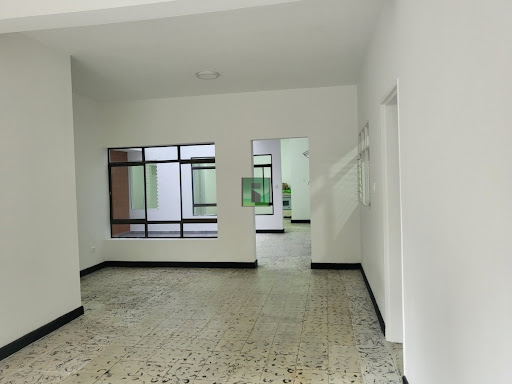 Casa en arriendo en Laureles, Medellín · foto 3 de 24