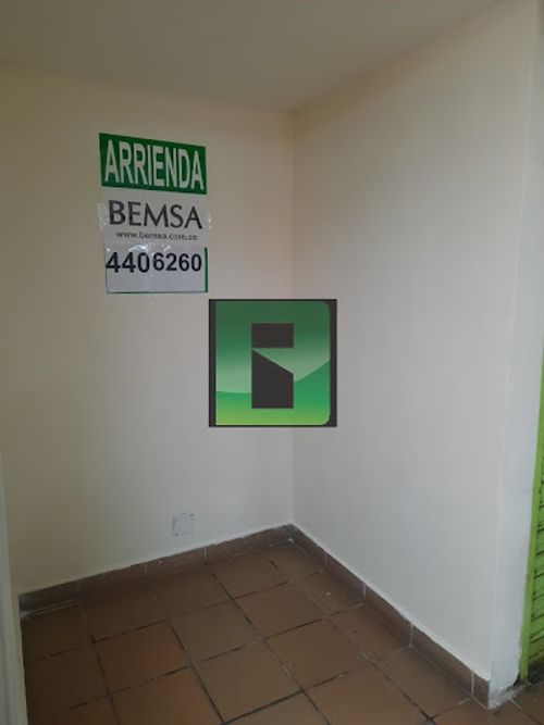 Local en arriendo en El Chagualo, Medellín · foto 2 de 2