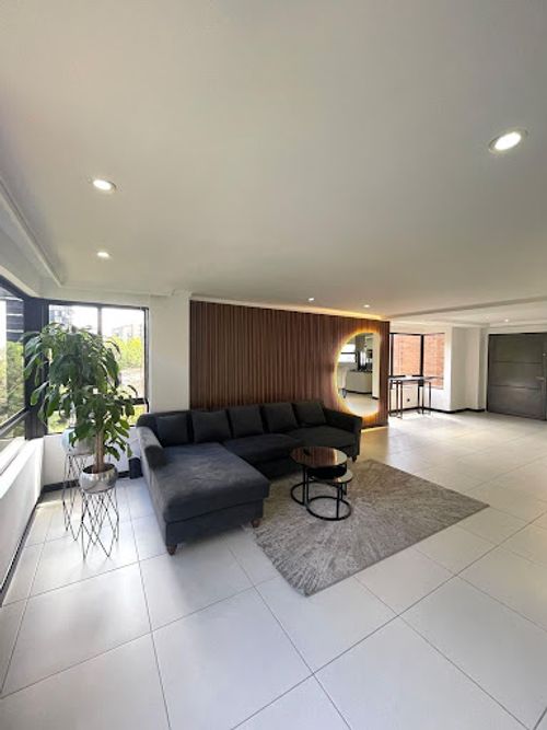 Apartamento de 3 alcobas en venta en Transversal Inferior, Medellín, 226 m² · foto 5 de 16