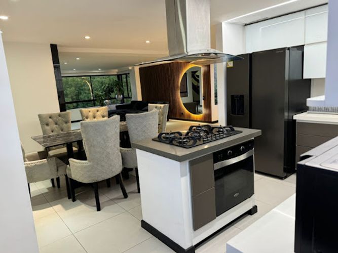 Apartamento de 3 alcobas en venta en Transversal Inferior, Medellín, 226 m² · foto 9 de 16