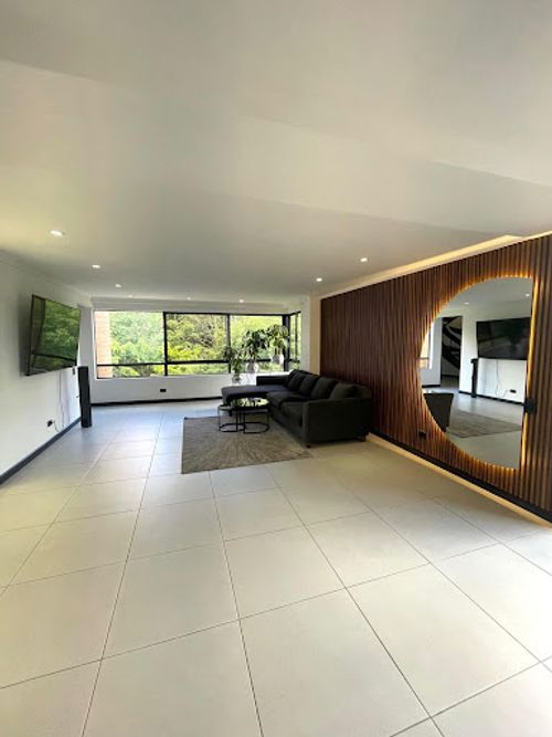 Apartamento de 3 alcobas en venta en Transversal Inferior, Medellín, 226 m² · foto 12 de 16