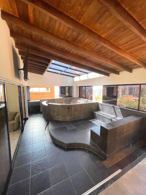 Apartamento de 3 alcobas en venta en Transversal Inferior, Medellín, 226 m² · foto 13 de 16