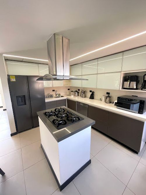 Apartamento de 3 alcobas en venta en Transversal Inferior, Medellín, 226 m² · foto 14 de 16