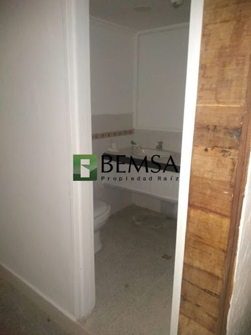Local en arriendo en Villa Nueva, Medellín, 146 m² · foto 2 de 13