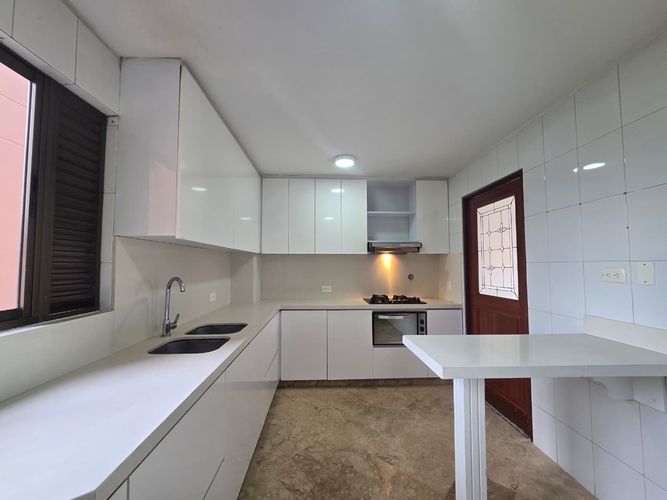 Apartamento de 3 alcobas en venta en Belén, Medellín, 187 m² · foto 8 de 20