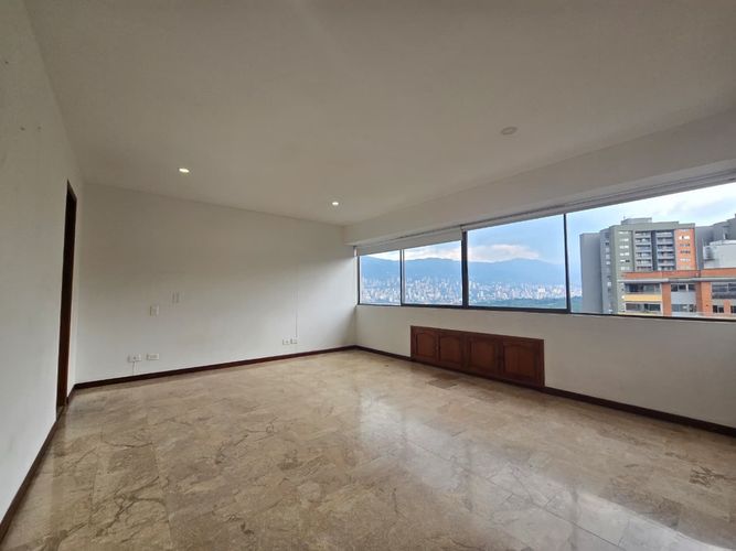Apartamento de 3 alcobas en venta en Belén, Medellín, 187 m² · foto 3 de 20