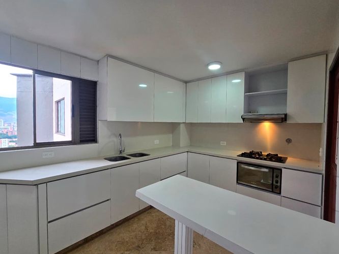 Apartamento de 3 alcobas en venta en Belén, Medellín, 187 m² · foto 7 de 20