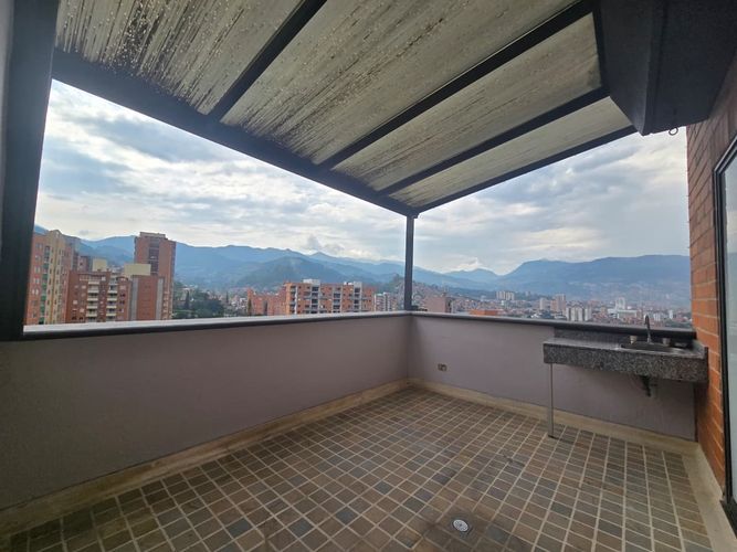 Apartamento de 3 alcobas en venta en Belén, Medellín, 187 m² · foto 15 de 20