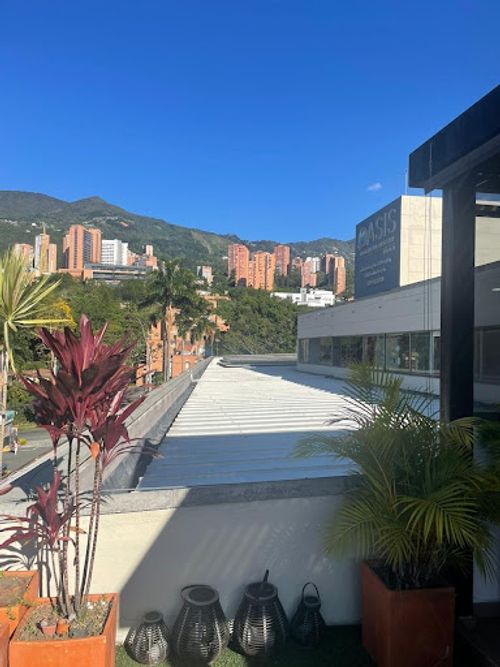 Consultorio en arriendo en Los Naranjos, Medellín, 210 m² · foto 16 de 24