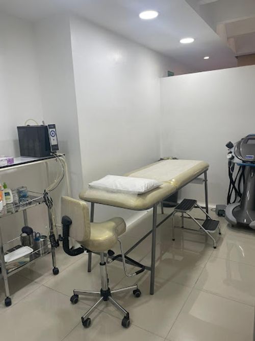 Consultorio en arriendo en Los Naranjos, Medellín, 210 m² · foto 17 de 24
