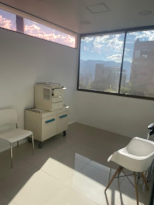 Consultorio en arriendo en Los Naranjos, Medellín, 210 m² · foto 20 de 24
