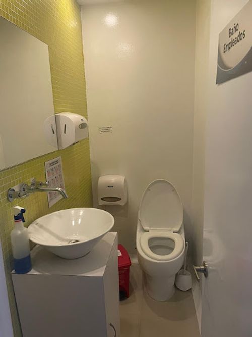Consultorio en arriendo en Los Naranjos, Medellín, 210 m² · foto 23 de 24