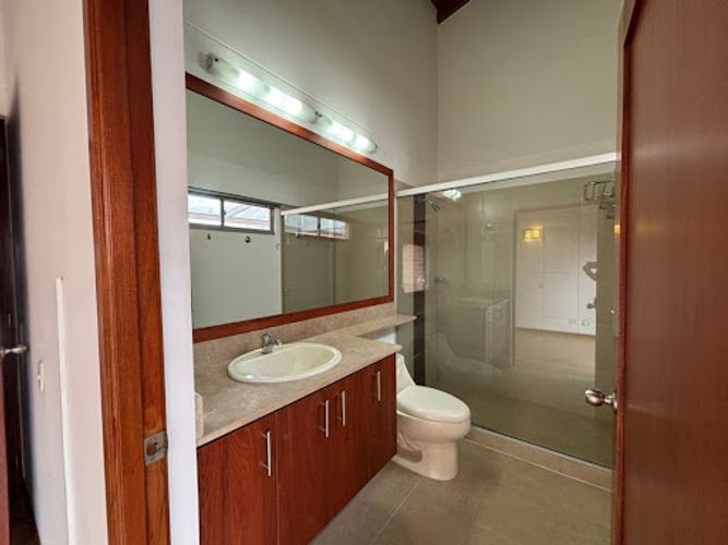 Apartamento de 2 alcobas en arriendo en Castropol, Medellín, 110 m² · foto 7 de 24