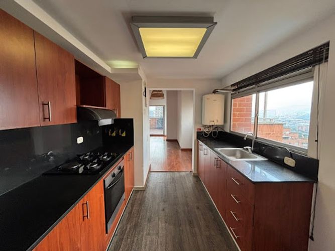 Apartamento de 2 alcobas en arriendo en Castropol, Medellín, 110 m² · foto 18 de 24