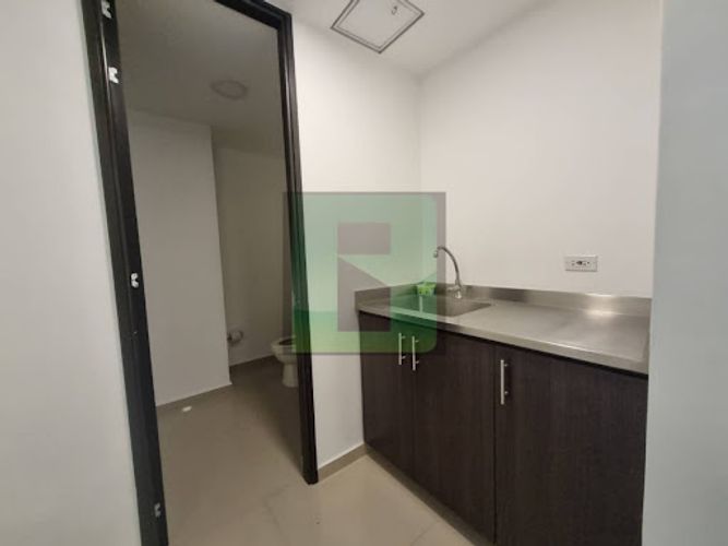 Oficina en arriendo en Panamericano, Bello, 55 m² · foto 3 de 4