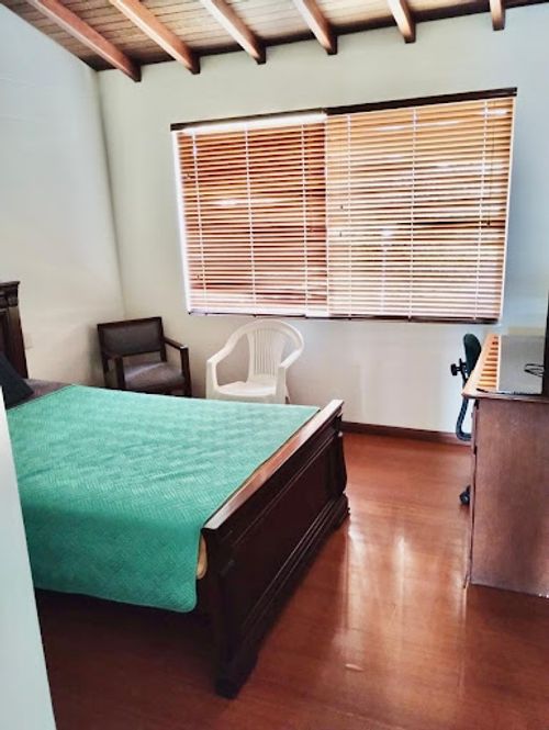 Casa de 4 alcobas en venta en Loma Benedictinos, Envigado, 232 m² · foto 6 de 16