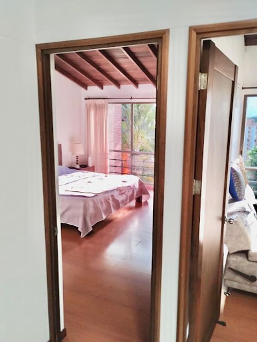 Casa de 4 alcobas en venta en Loma Benedictinos, Envigado, 232 m² · foto 9 de 16