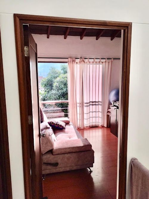 Casa de 4 alcobas en venta en Loma Benedictinos, Envigado, 232 m² · foto 14 de 16