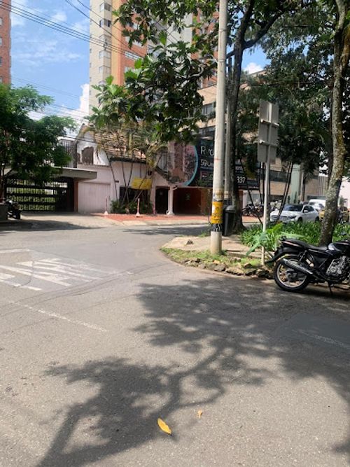Casa de 3 alcobas en venta en La Aguacatala, Medellín, 590 m² · foto 9 de 24