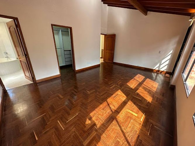 Casa de 5 alcobas en venta en Alto De Misael, Envigado, 386 m² · foto 6 de 24