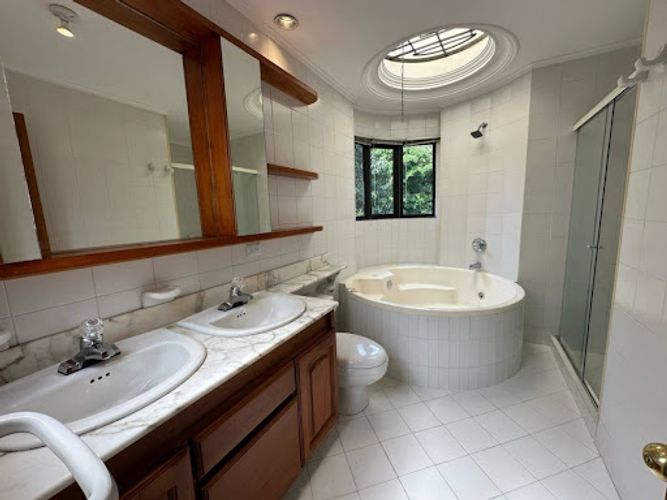Casa de 5 alcobas en venta en Alto De Misael, Envigado, 386 m² · foto 8 de 24