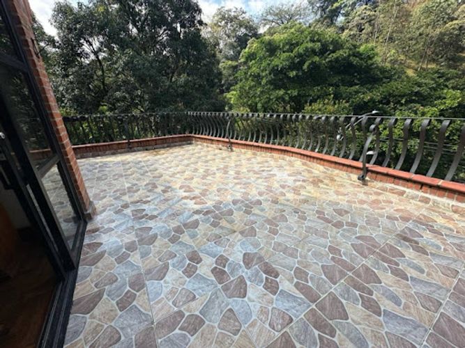 Casa de 5 alcobas en venta en Alto De Misael, Envigado, 386 m² · foto 11 de 24