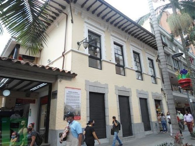 Local en arriendo en La Candelaria, Medellín, 794 m² · foto 2 de 24