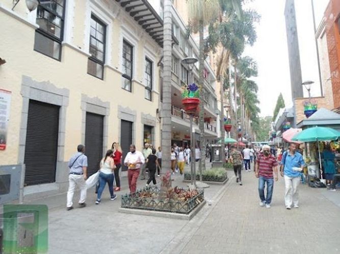 Local en arriendo en La Candelaria, Medellín, 794 m² · foto 3 de 24