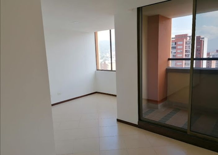 Apartamento de 4 alcobas en venta en Calle Larga, Sabaneta, 239 m² · foto 2 de 13