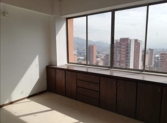 Apartamento de 4 alcobas en venta en Calle Larga, Sabaneta, 239 m² · foto 4 de 13