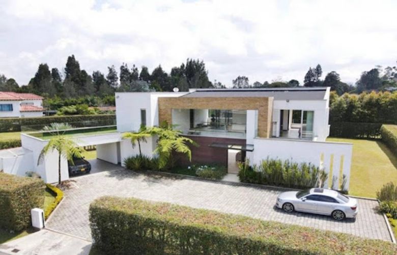 Casa de 6 alcobas en arriendo en Llano Grande, Rionegro, 560 m² · foto 2 de 18