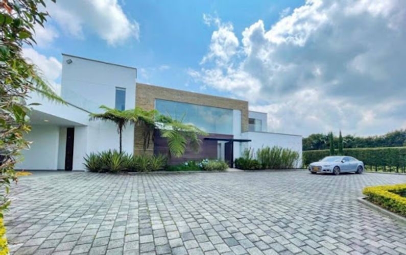 Casa de 6 alcobas en arriendo en Llano Grande, Rionegro, 560 m² · foto 3 de 18