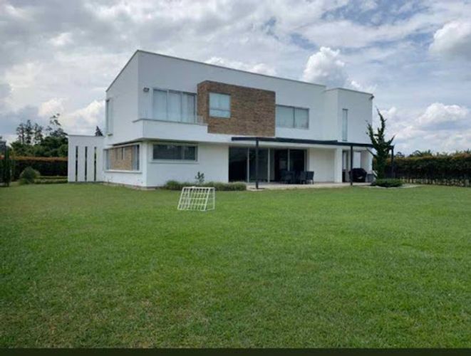 Casa de 6 alcobas en arriendo en Llano Grande, Rionegro, 560 m² · foto 4 de 18
