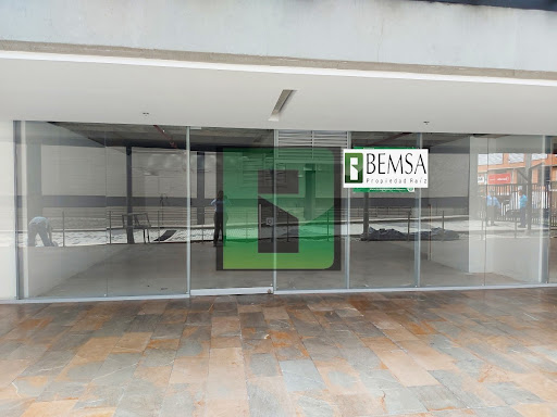 Retail space for rent in Niquia, Bello