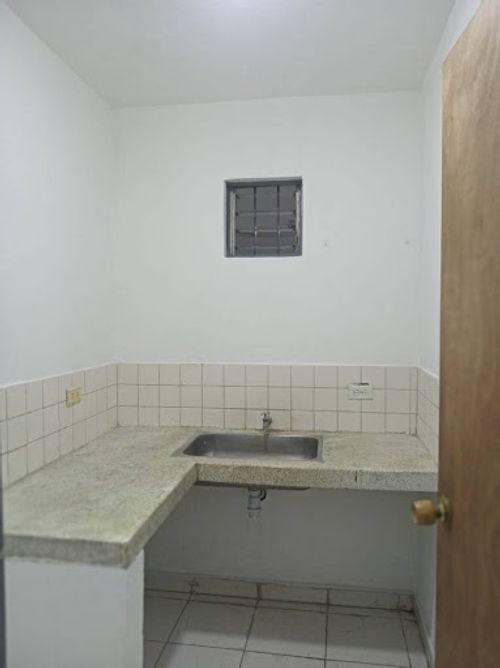 Local en arriendo en Perpetuo Socorro, Medellín, 140 m² · foto 12 de 15