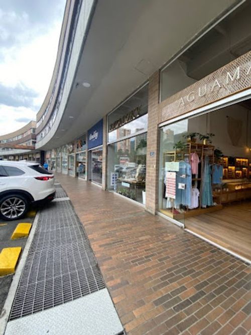 Local en venta en Los Naranjos, Medellín, 104 m² · foto 3 de 22