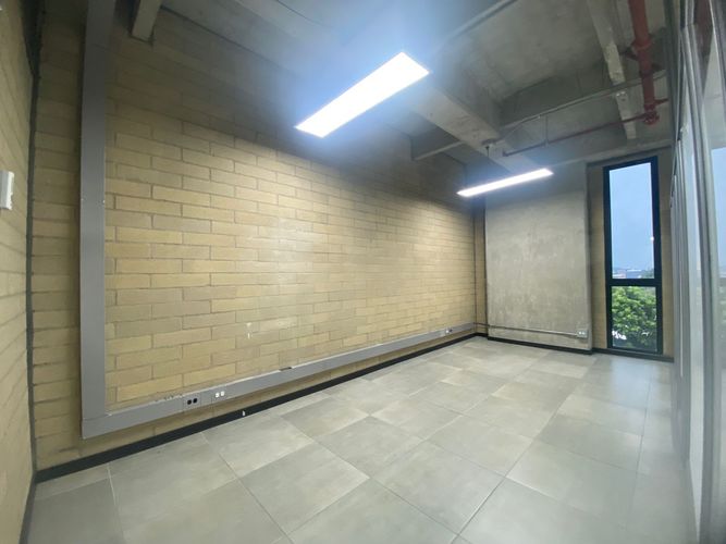 Oficina en arriendo en El Poblado, Medellín, 77 m² · foto 3 de 8