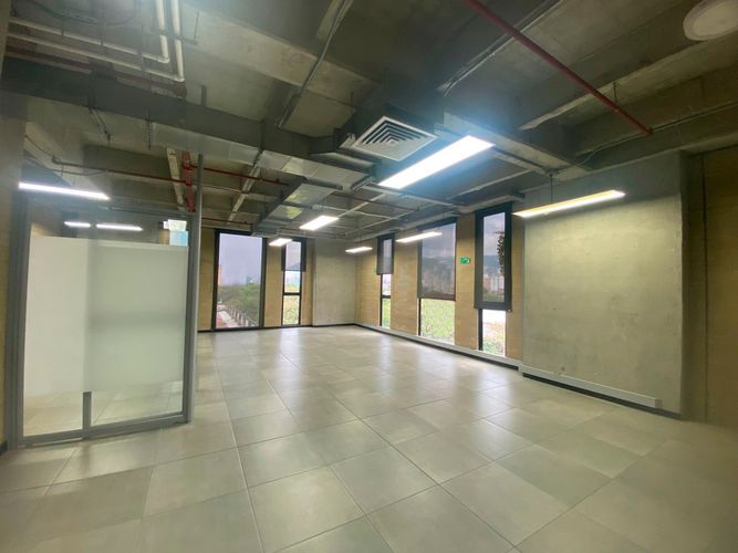 Oficina en arriendo en El Poblado, Medellín, 77 m² · foto 5 de 8