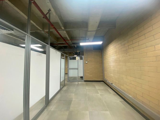 Oficina en arriendo en El Poblado, Medellín, 77 m² · foto 7 de 8