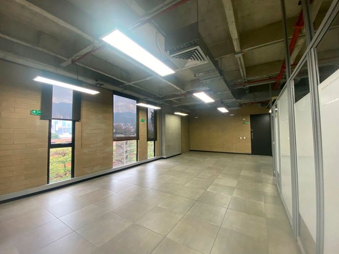 Oficina en arriendo en El Poblado, Medellín, 77 m² · foto 8 de 8