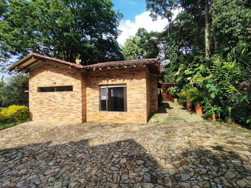 4BR House in Loma de las brujas (320 m²)